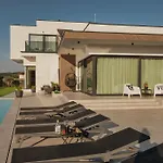 Kim Villa Momjan