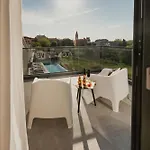 Kim Villa Momjan