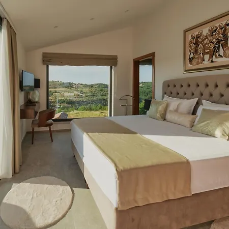 Kim Villa Momjan