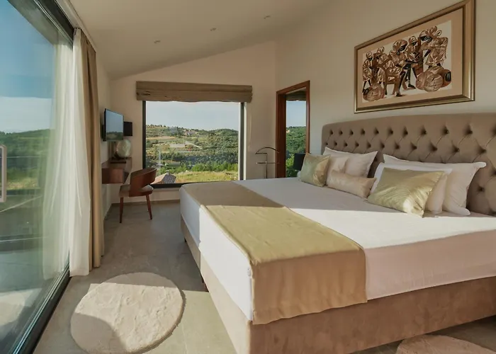 Kim Villa Momjan